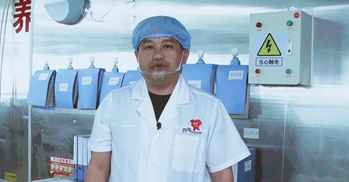 全國(guó)五一勞動(dòng)獎(jiǎng)?wù)芦@得者、陜西榆林四海食品配送有限責(zé)任公司生產(chǎn)班組組長(zhǎng) 趙志新 李凡攝_副本.jpg