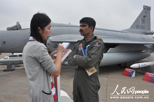 2012��11��15���������ͻ�˹̹��܊����֩�롱�����ϯ�w�ІT Ahsan��У�ڵھŌ��Ї���չ�F(xi��n)����������W(w��ng)Ӣ��ӛ����ި�Ĳ��L��   �zӰ������W(w��ng)����ӛ��  ���D(zhu��n)��
